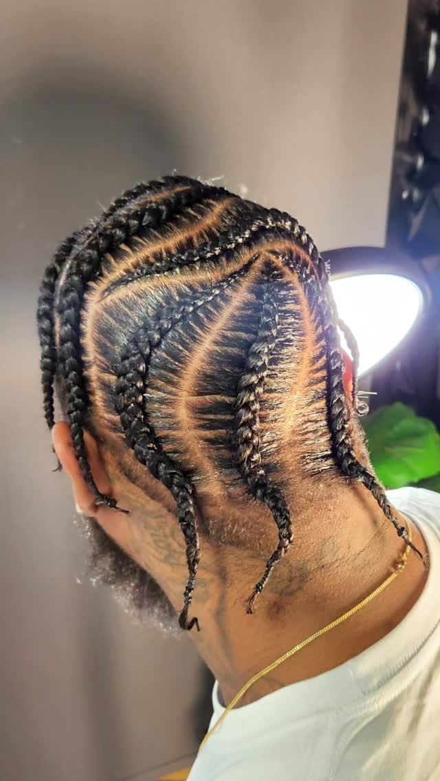 Hairstyle by Mariette Bondey